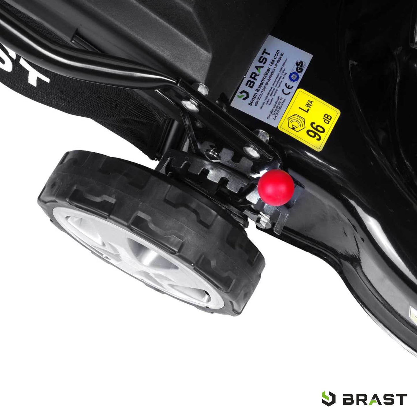 Schwarzer BRAST Benzin-Rasenmäher mit robustem Hinterrad und rotem Höhenverstellhebel.