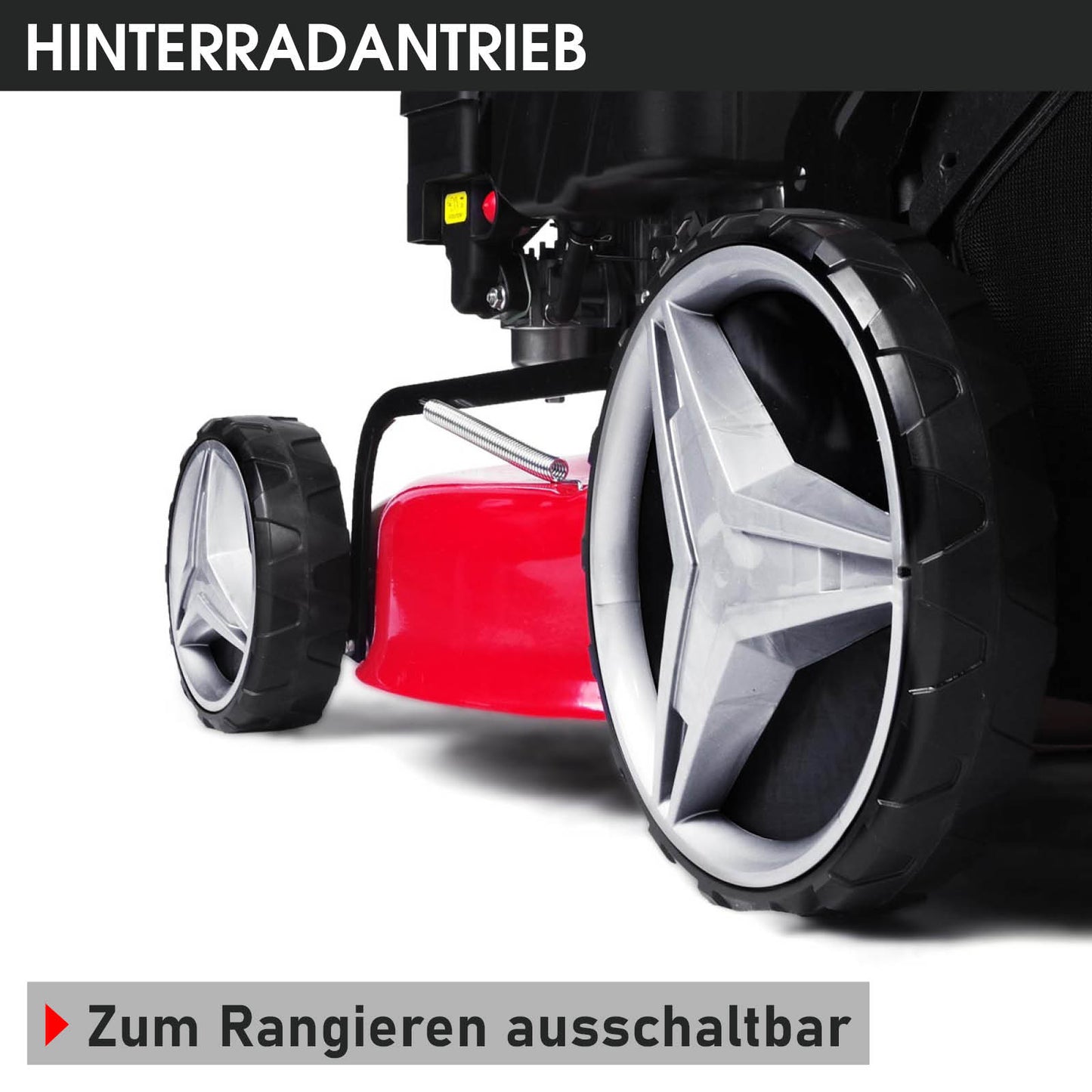 Roter Benzin-Rasenmäher mit großem Hinterradantrieb und grauen Kunststoffrädern.