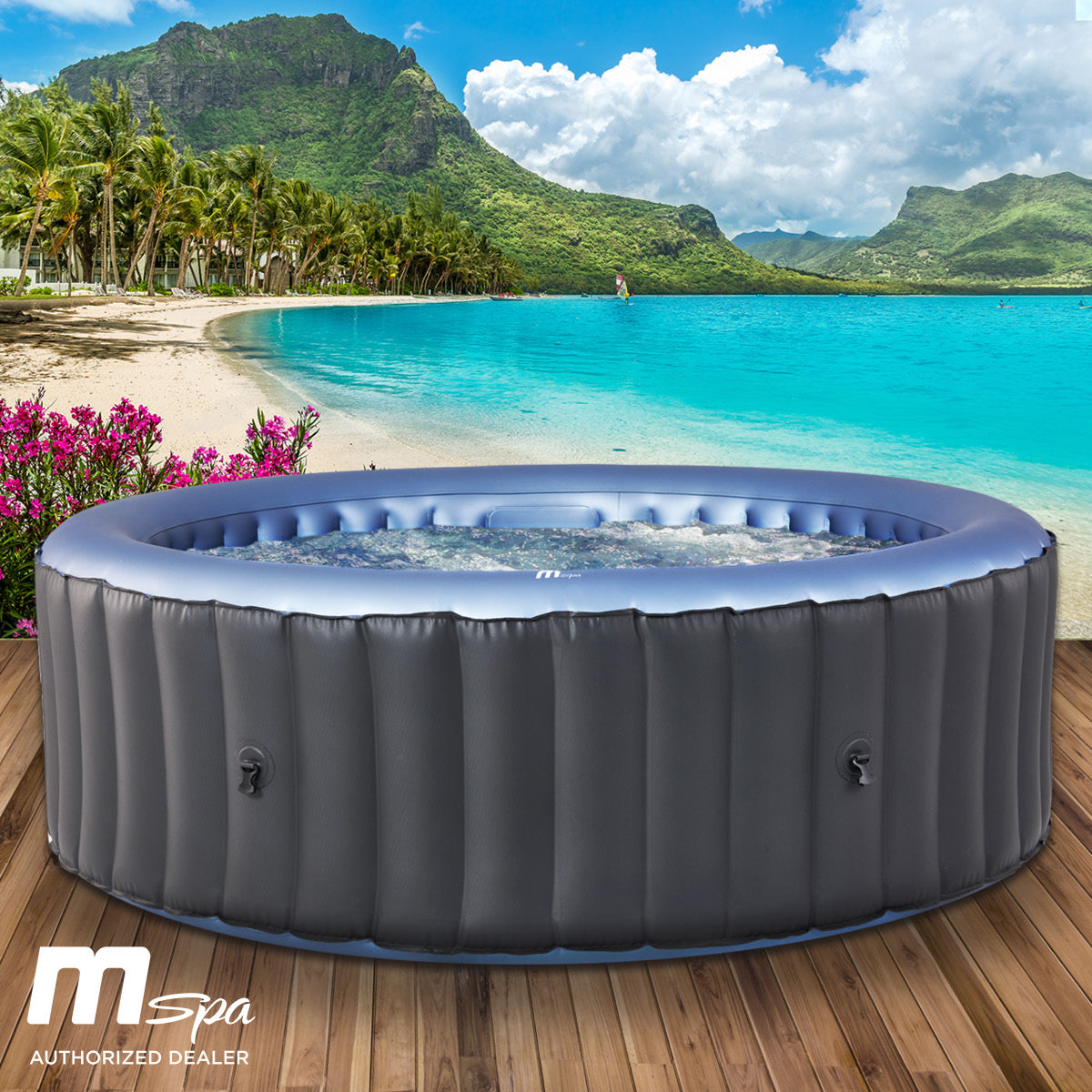 Aufblasbarer runder Whirlpool in Grau mit Wasserfüllung und blauer Innenkante.