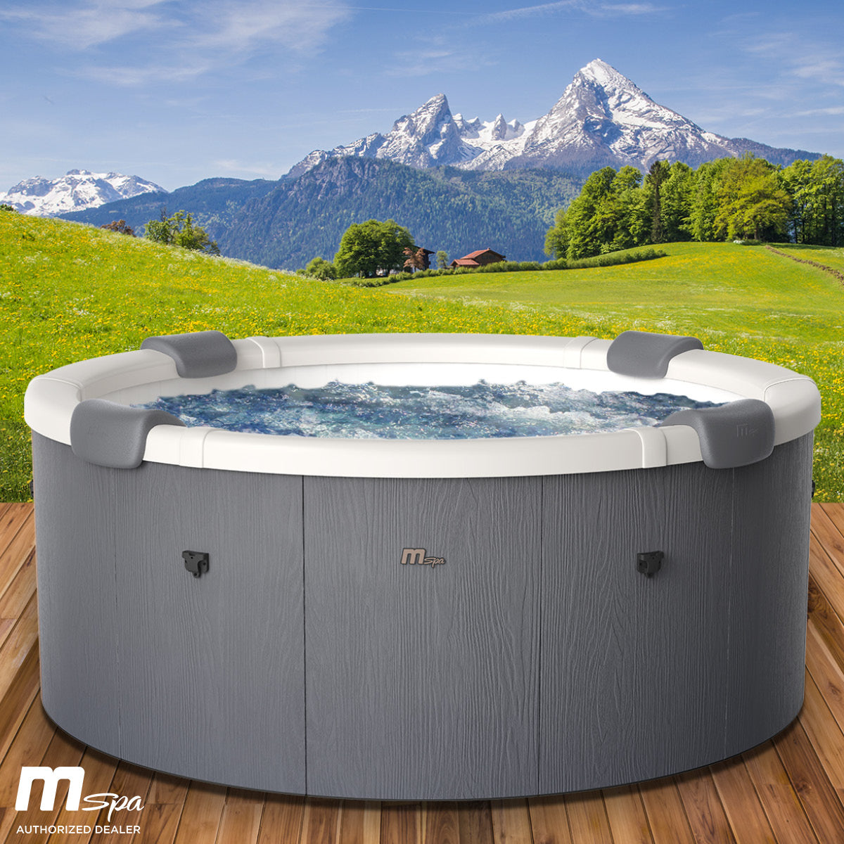 Runder grauer MSpa Whirlpool für 6 Personen mit Sprudelfunktion, auf Holzterrasse vor Bergpanorama.