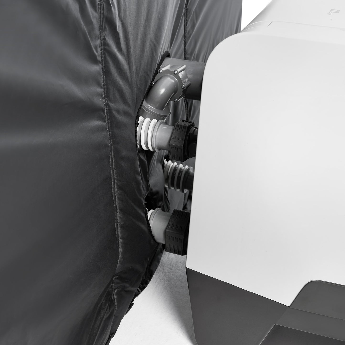 Schwarze Thermoabdeckung aus wasserdichtem Material, angepasst an MSpa OSLO PLUS Whirlpool mit elastischem Saum.