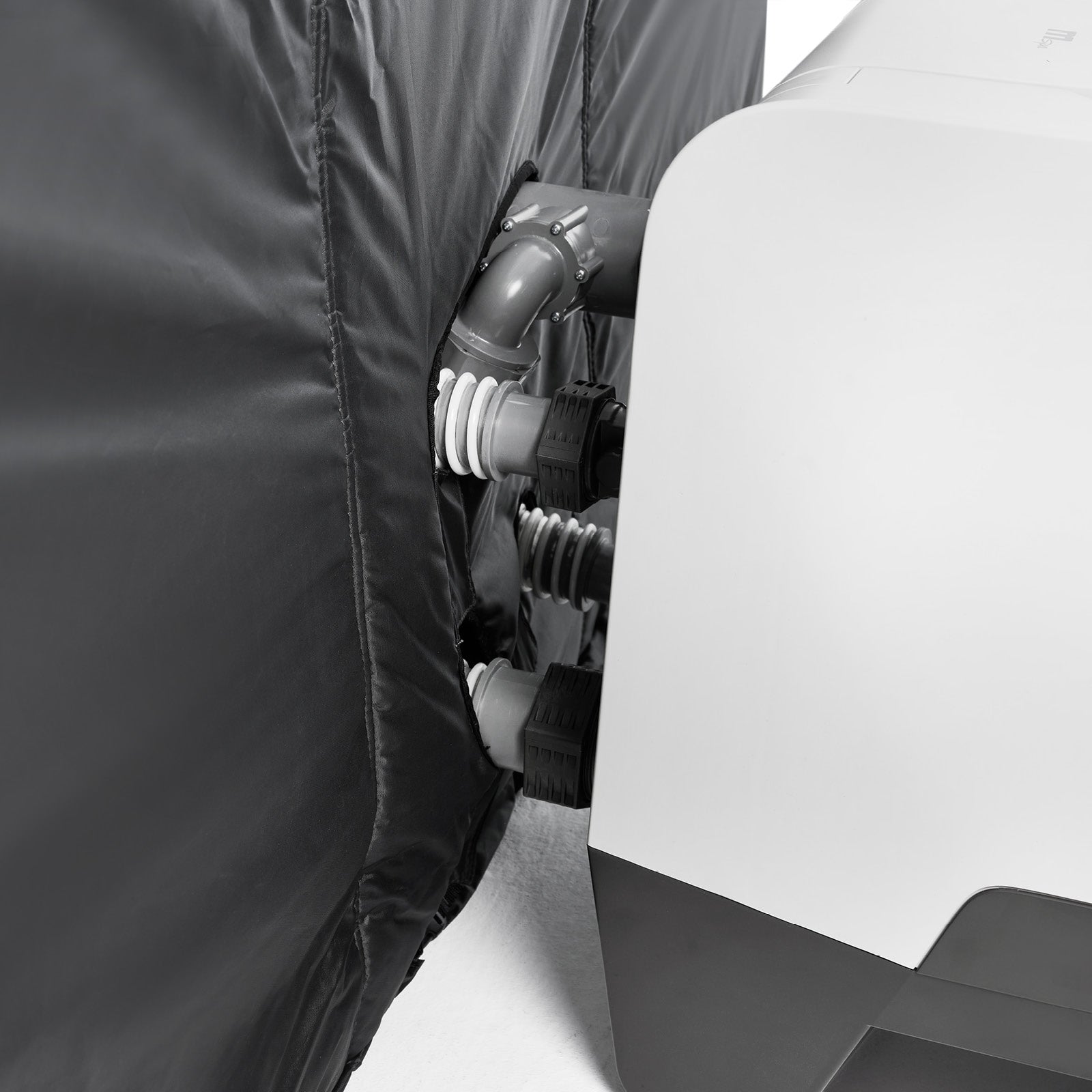 Schwarze Thermoabdeckung aus wasserdichtem Material, angepasst an MSpa OSLO PLUS Whirlpool mit elastischem Saum.