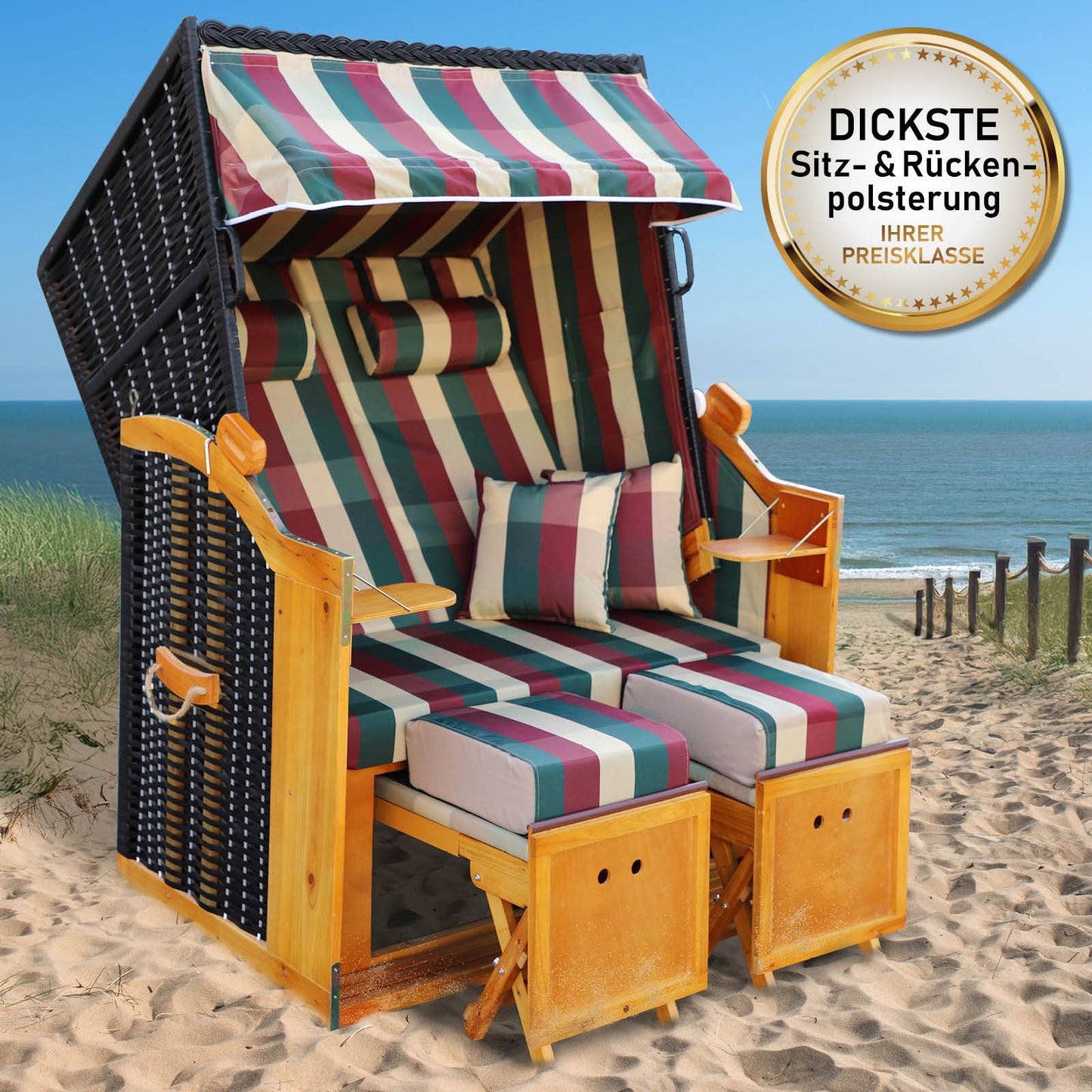 Rot-grün-beiger karierten Strandkorb Rügen Deluxe mit wetterfestem Polster, Holzarmlehnen und Fußstützen am Strand Ostsee.