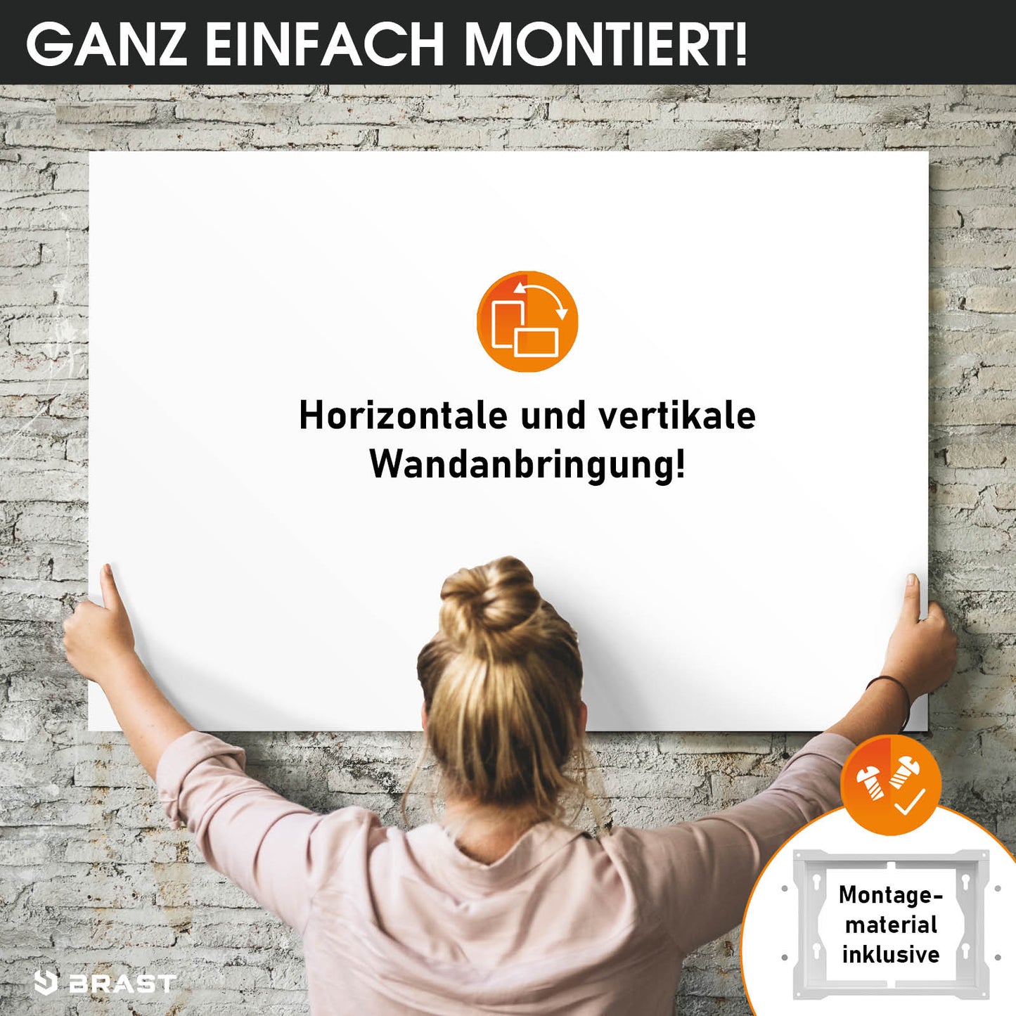 Weißes flaches Hybrid Infrarotheizpaneel an grauer Ziegelwand, Frau montiert es waagerecht.