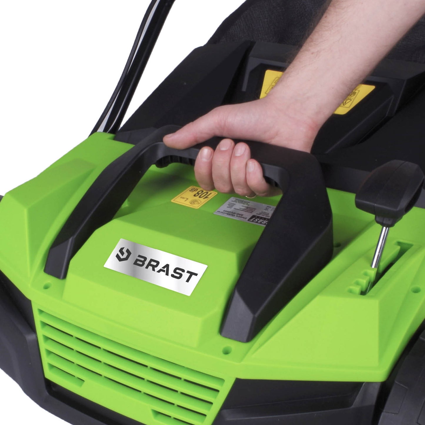 Grüner BRAST 2in1 Elektro Rasenvertikutierer mit Rad-Antrieb und ergonomischem Griff.
