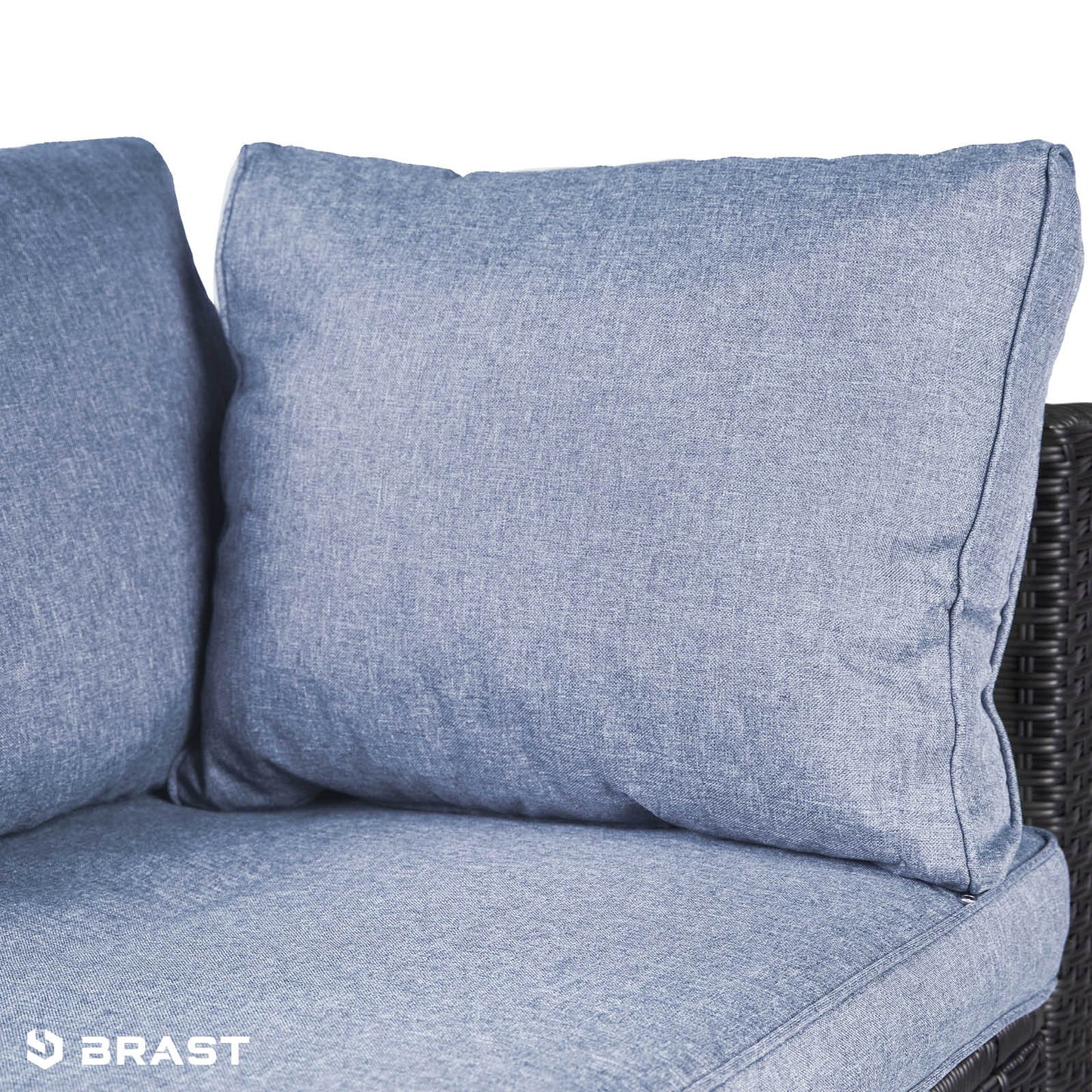 Schwarze Poly-Rattan Gartengarnitur mit blauen, gepolsterten Kissen, Sitzgruppe Garten.