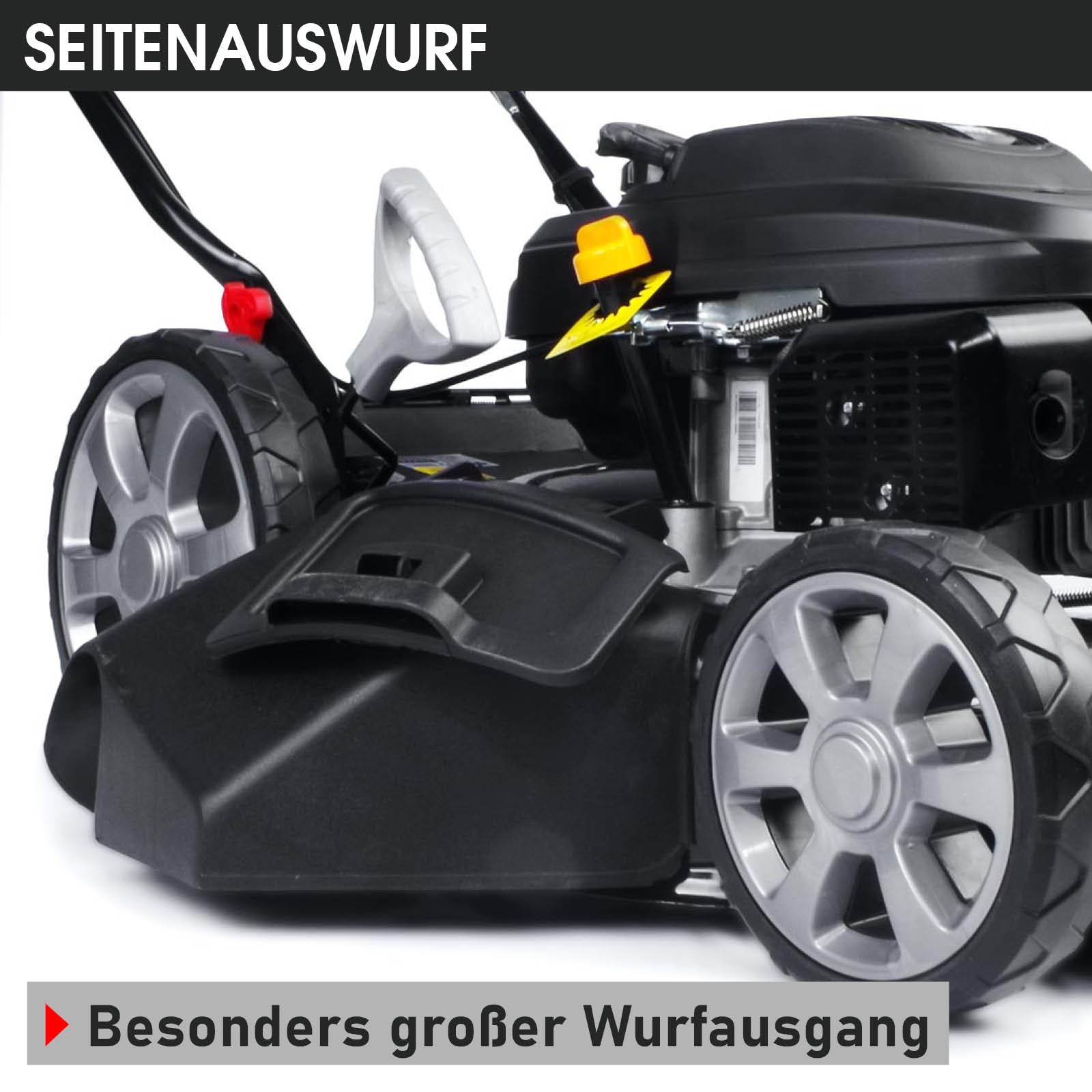 Schwarzer Benzin-Rasenmäher mit großem Seitenwurf und grauen Rädern, sichtbarer Motor und Mulchfunktion.