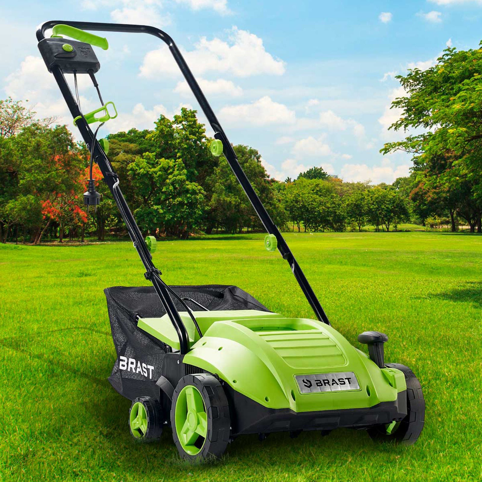 Grüner Elektro Rasenvertikutierer mit Radantrieb und Fangkorb, Garten Vertikutierer und Rasenlüfter Benzin-Optik.