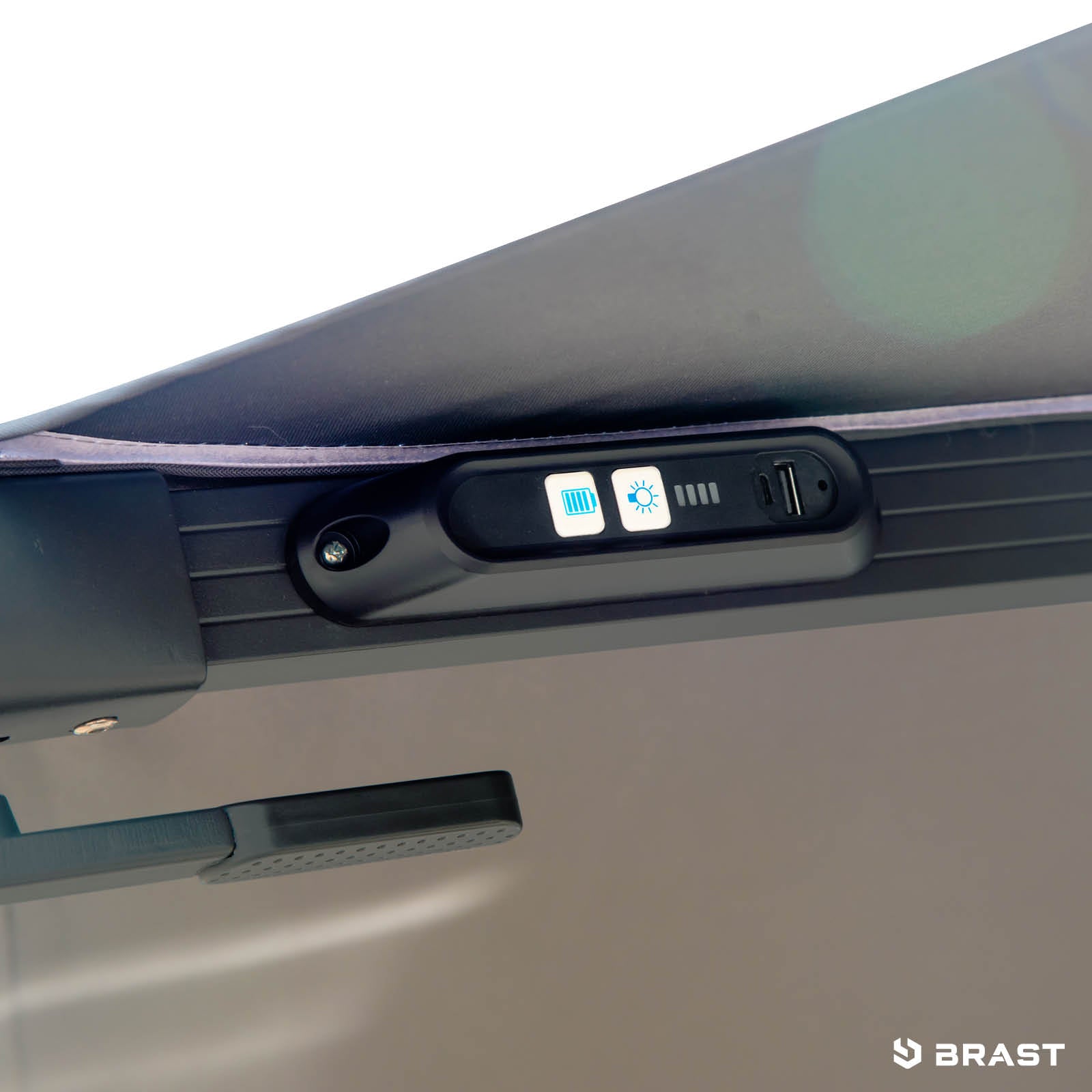 Grauer Ampelschirm mit integriertem LED-Licht und Bedienfeld, Sonnenschirm Terrasse und Balkon.