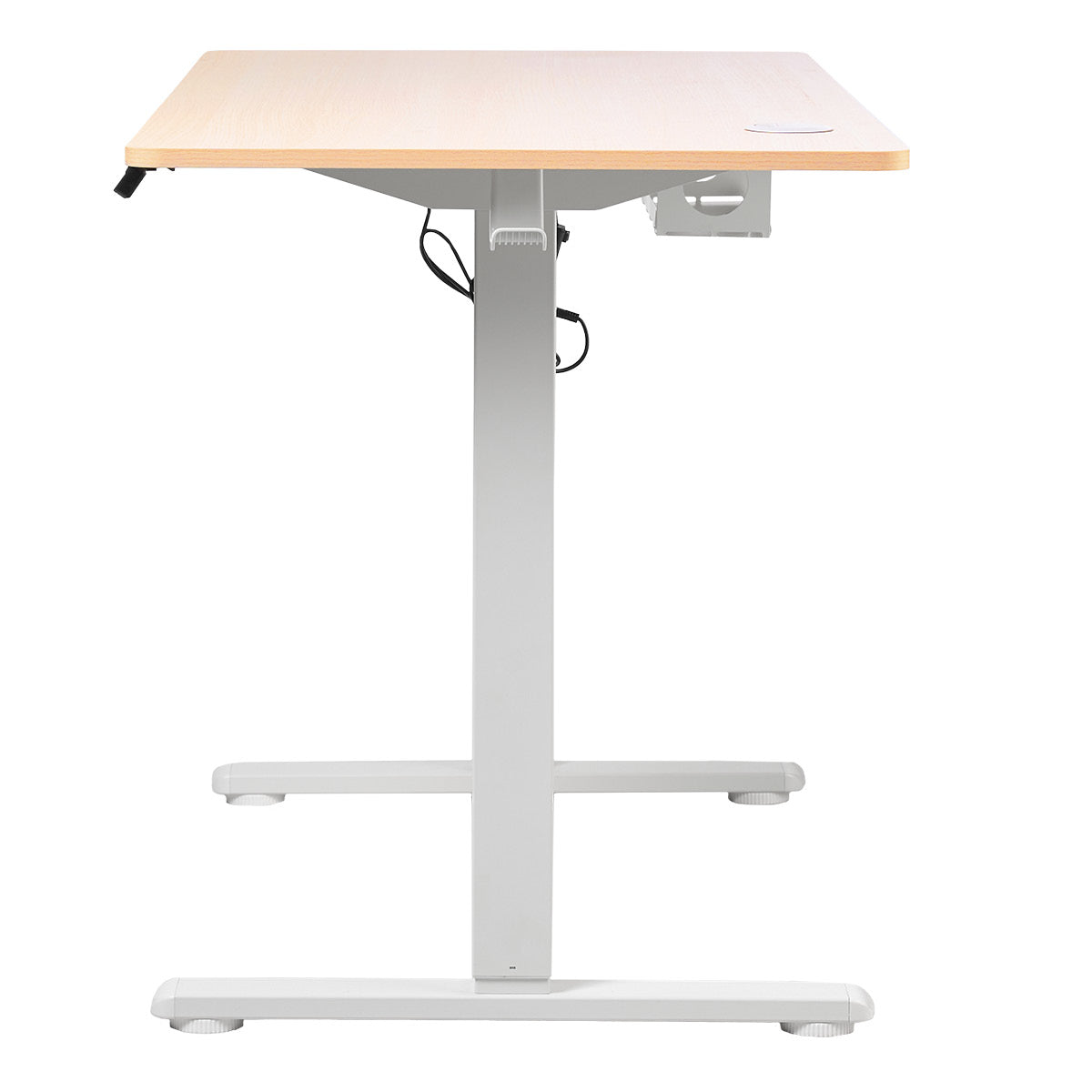 Höhenverstellbarer Schreibtisch mit hellem Ahornholz-Tischplatte und weißem Metallgestell.