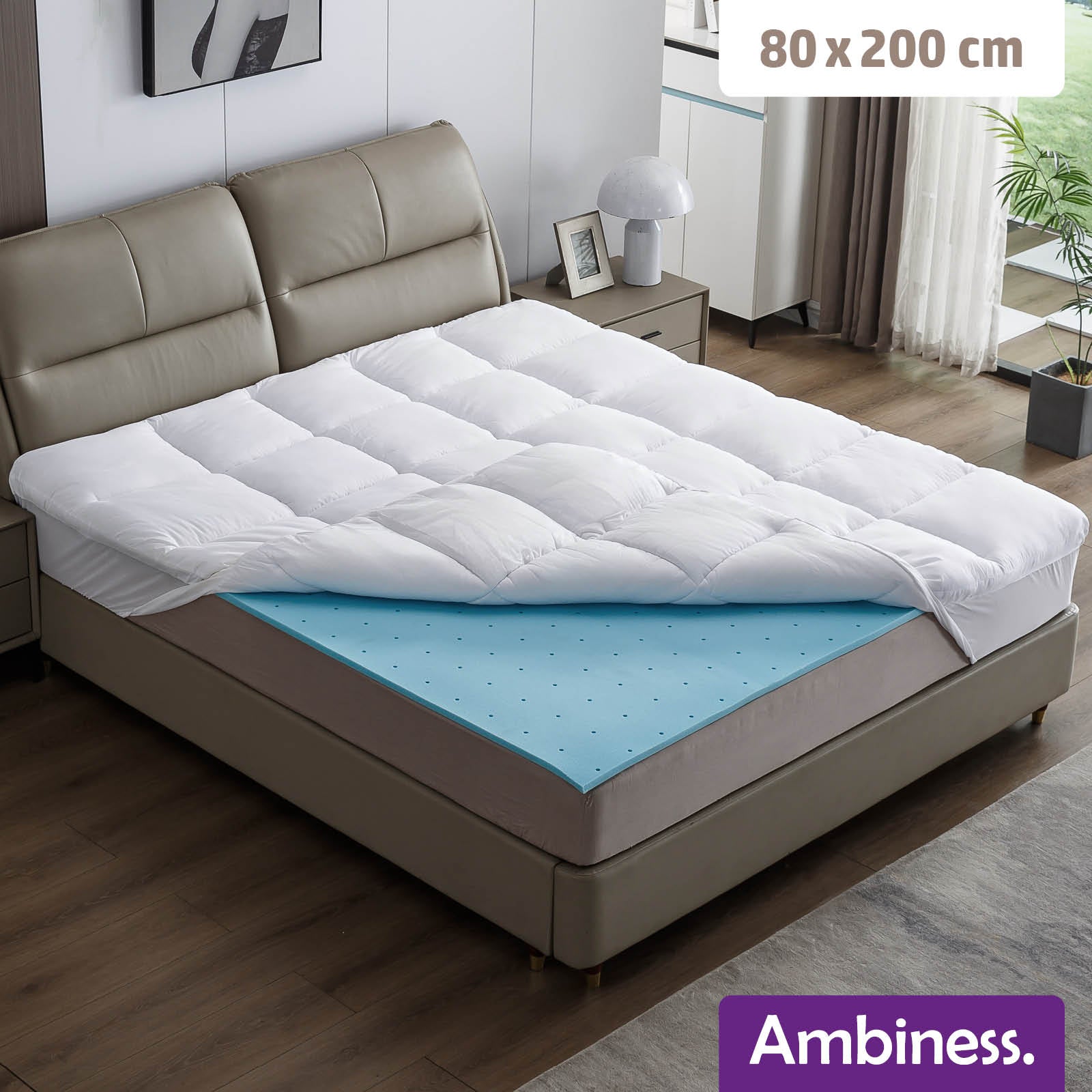 Weißer Gelschaum Topper 7cm als Matratzen Topping in 80x200 cm auf grauem Bettgestell.