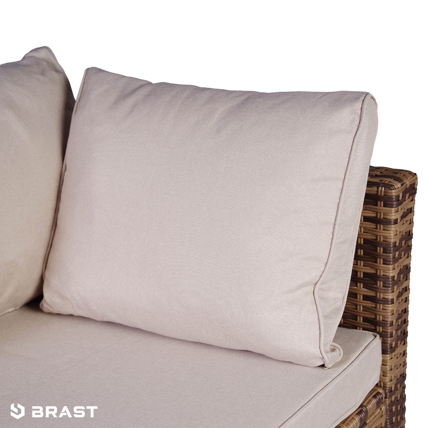 Garten Lounge Möbel Set aus braunem Polyrattan mit beige Kissen, modernes Loungemöbel Set.