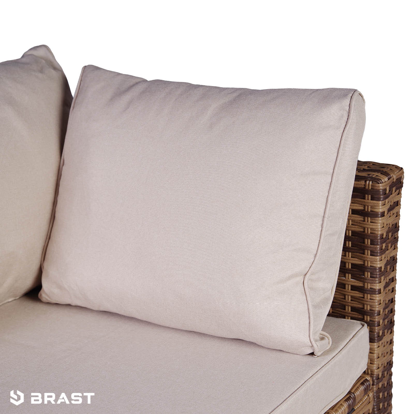 Garten Lounge Möbel Set aus braunem Polyrattan mit beige Kissen, modernes Loungemöbel Set.