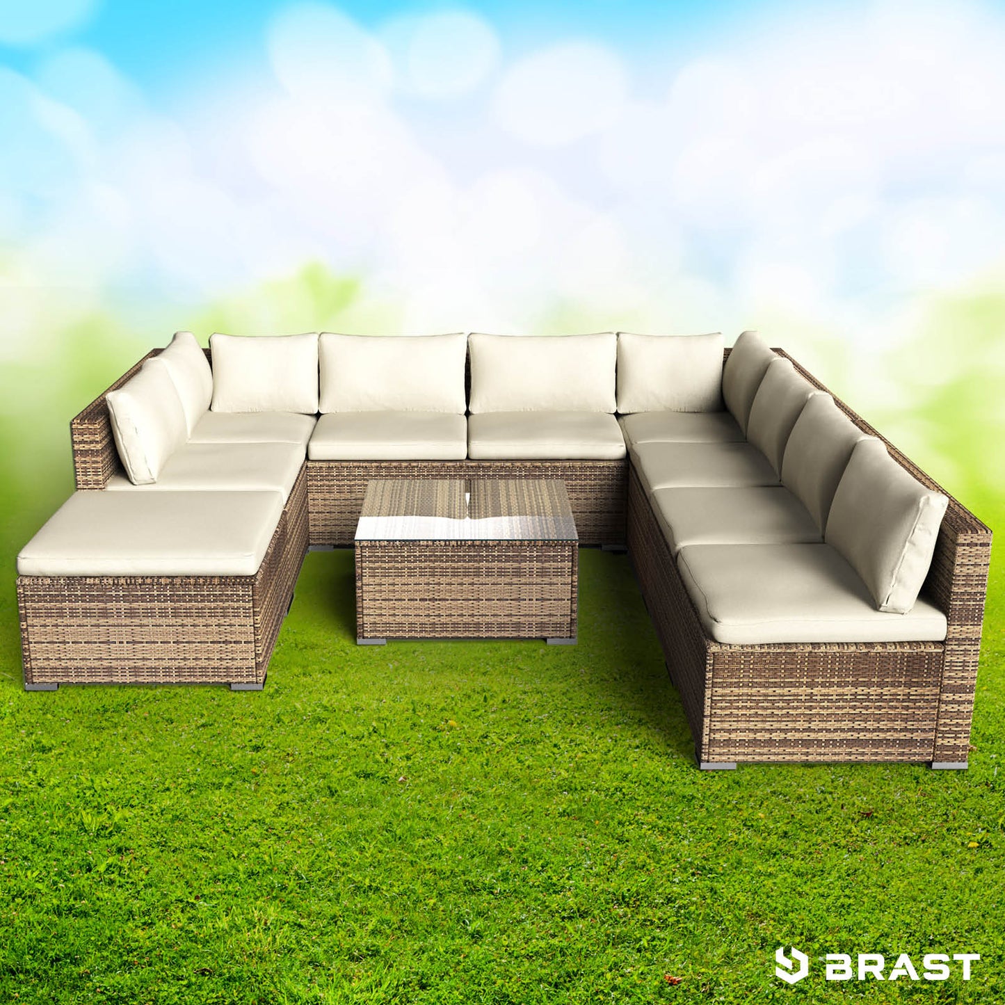 Braunes XL Rattan Loungemöbel Set mit cremefarbenen Polstern als Garten Lounge Möbel.