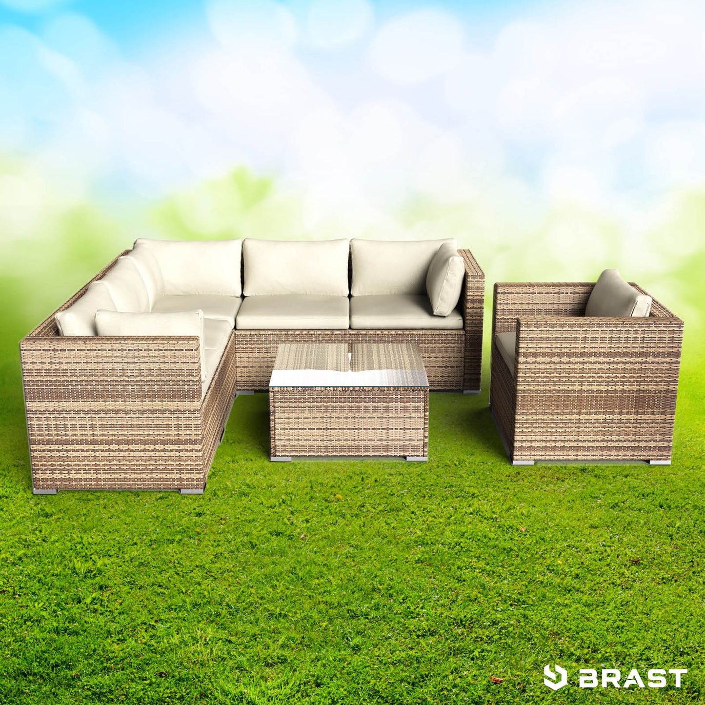 Braunes Polyrattan Loungemöbel Set mit cremefarbenen Kissen, geeignet als Garten Lounge Möbel.