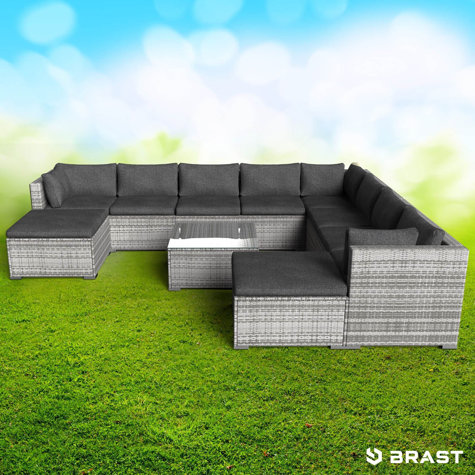 XXL Polyrattan lounge gartenmöbel set in Grau mit grauen Polstern auf grünem Rasen.