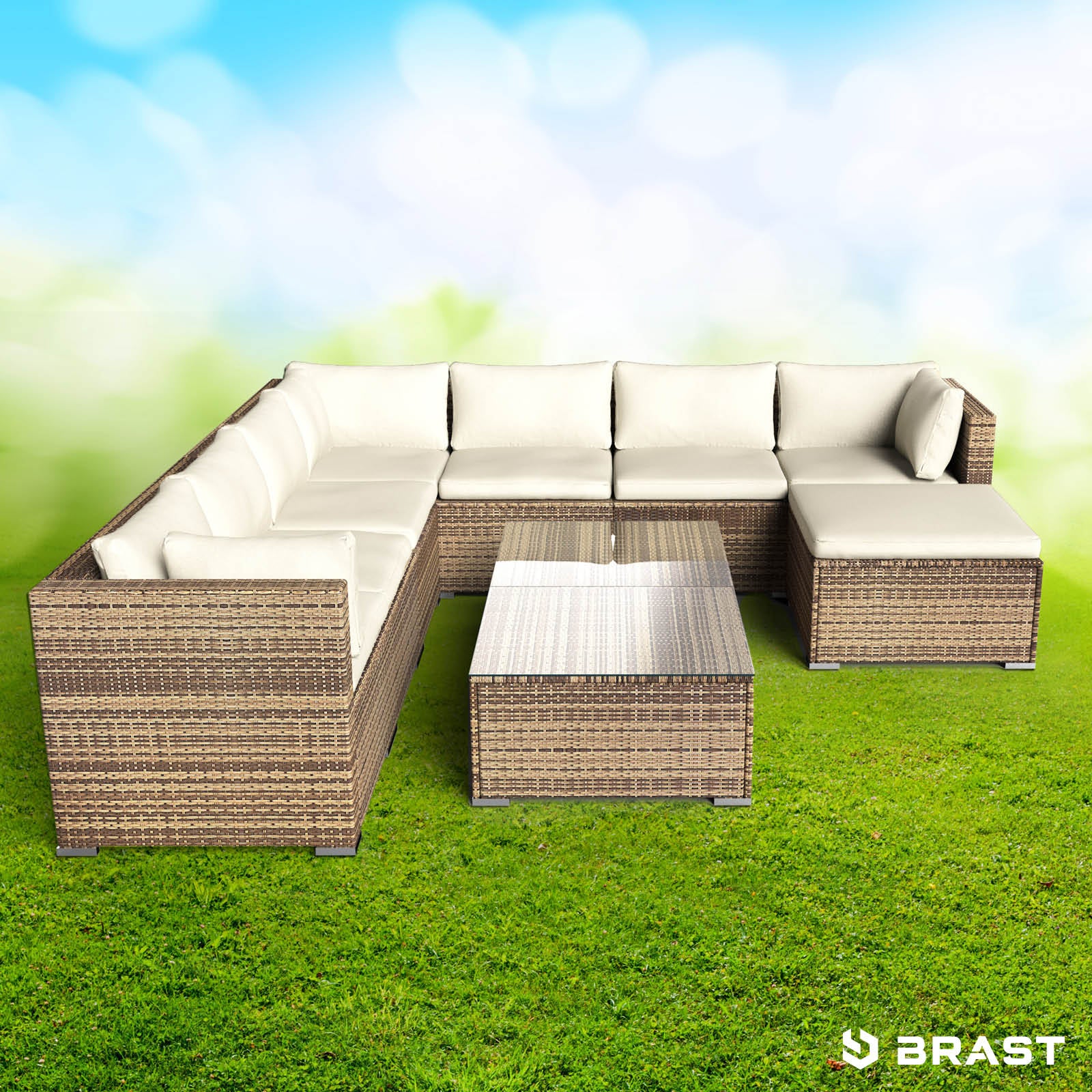 Braunes XL Polyrattan Loungemöbel Set mit cremefarbenen Polstern und Glastisch, Garten Lounge Möbel.