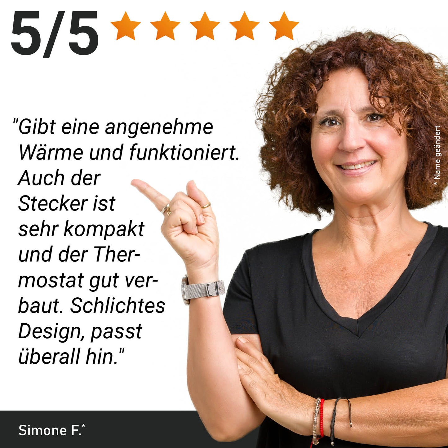 Frau mit lockigem braunen Haar zeigt auf fünf Sterne und lobt kompakte Infrarotheizung mit Thermostat.